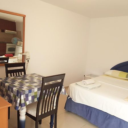 Ferienwohnung Galatia'S Court Paphos Zimmer foto
