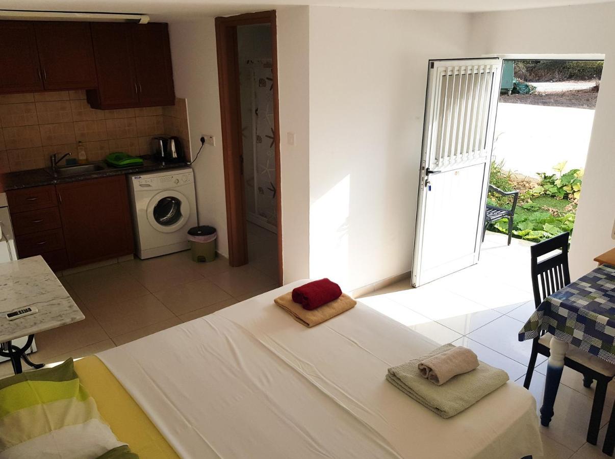 Ferienwohnung Galatia'S Court Paphos Zimmer foto