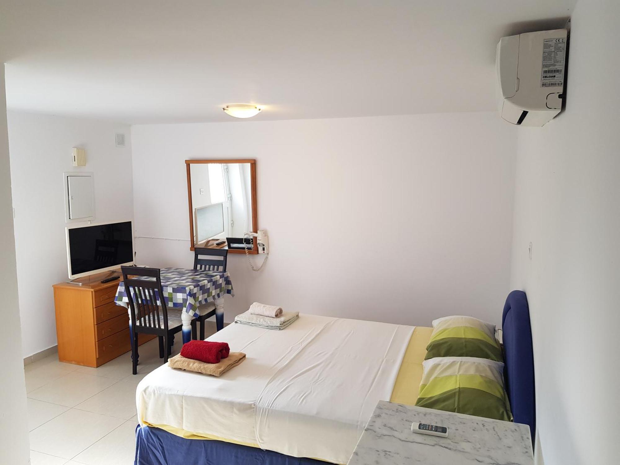 Ferienwohnung Galatia'S Court Paphos Zimmer foto
