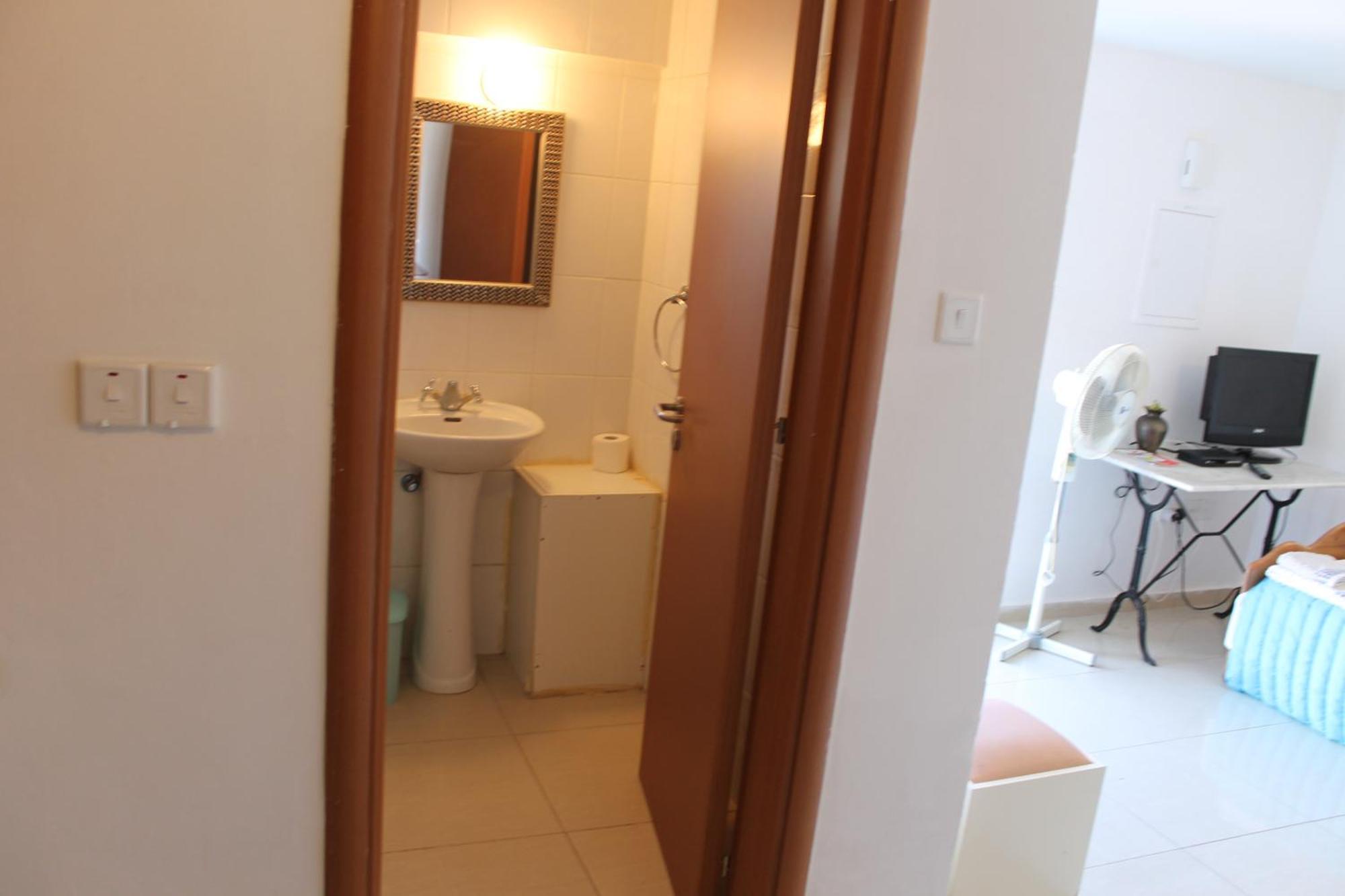 Ferienwohnung Galatia'S Court Paphos Zimmer foto