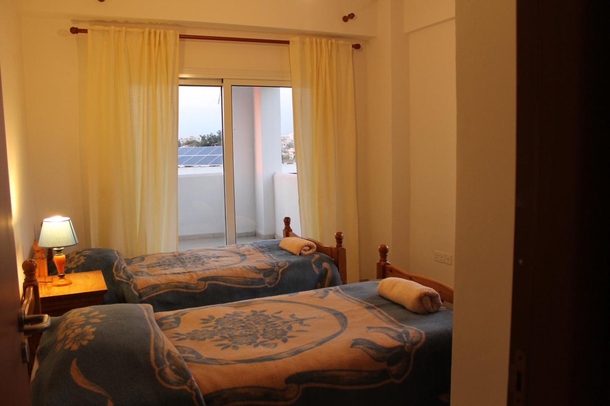 Ferienwohnung Galatia'S Court Paphos Zimmer foto