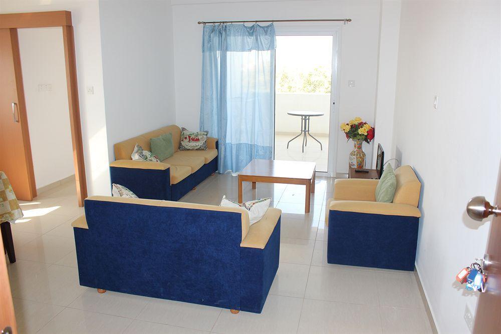 Ferienwohnung Galatia'S Court Paphos Exterior foto