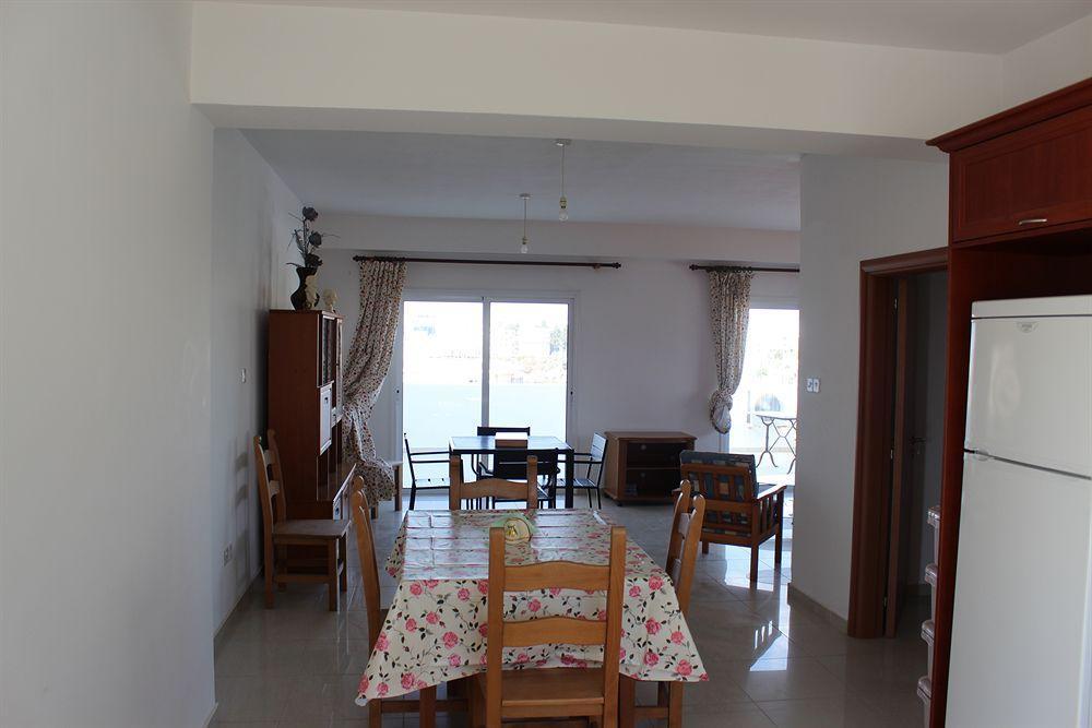 Ferienwohnung Galatia'S Court Paphos Exterior foto