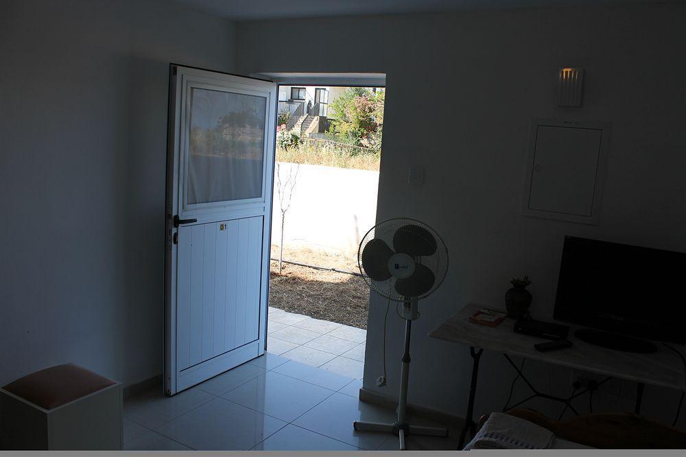 Ferienwohnung Galatia'S Court Paphos Exterior foto
