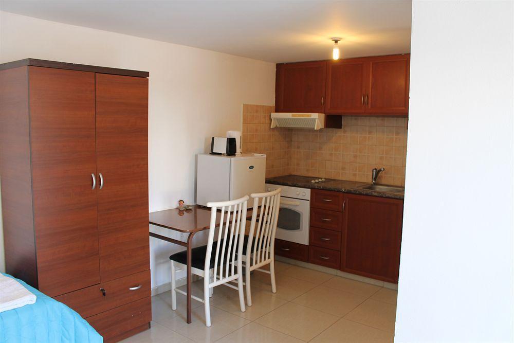 Ferienwohnung Galatia'S Court Paphos Exterior foto