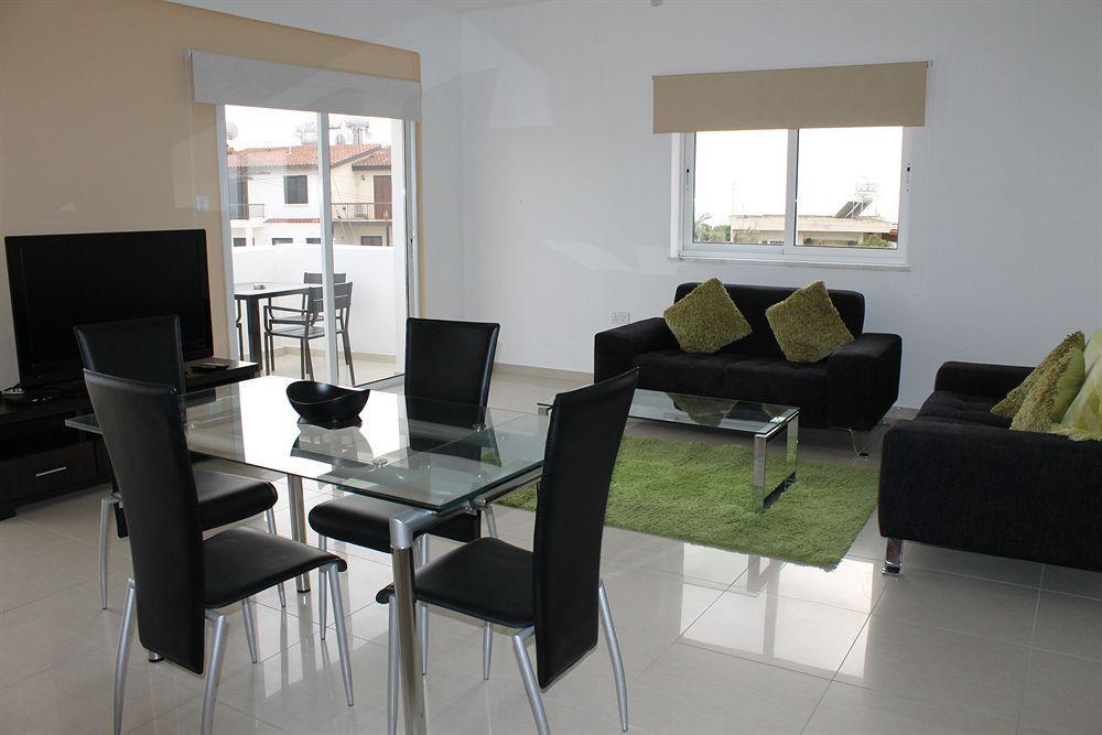 Ferienwohnung Galatia'S Court Paphos Exterior foto