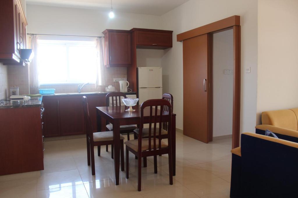 Ferienwohnung Galatia'S Court Paphos Zimmer foto