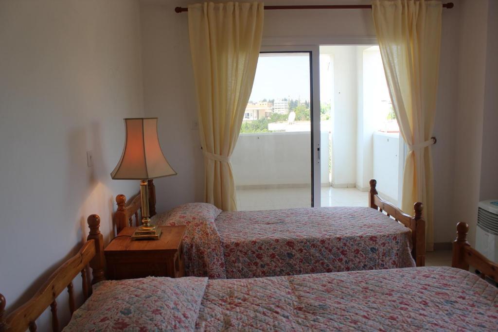 Ferienwohnung Galatia'S Court Paphos Zimmer foto
