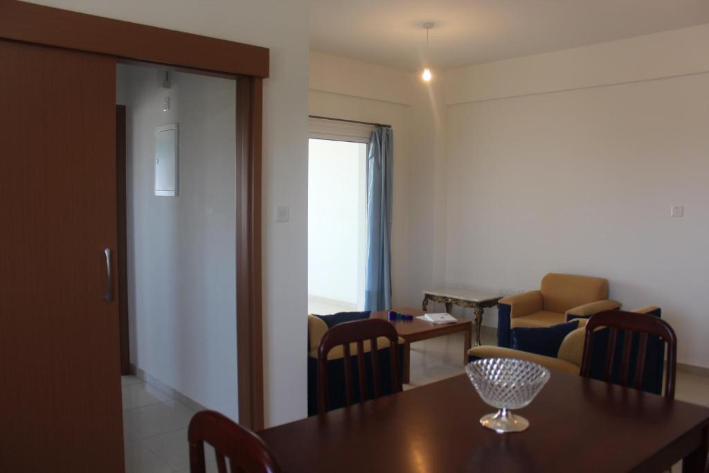 Ferienwohnung Galatia'S Court Paphos Zimmer foto