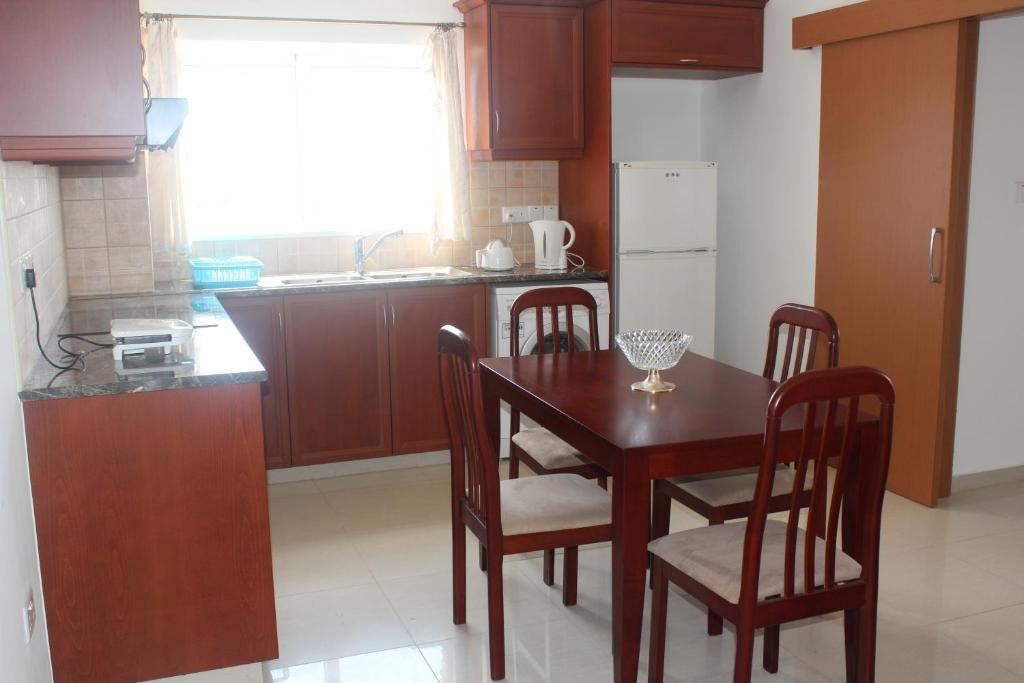 Ferienwohnung Galatia'S Court Paphos Zimmer foto