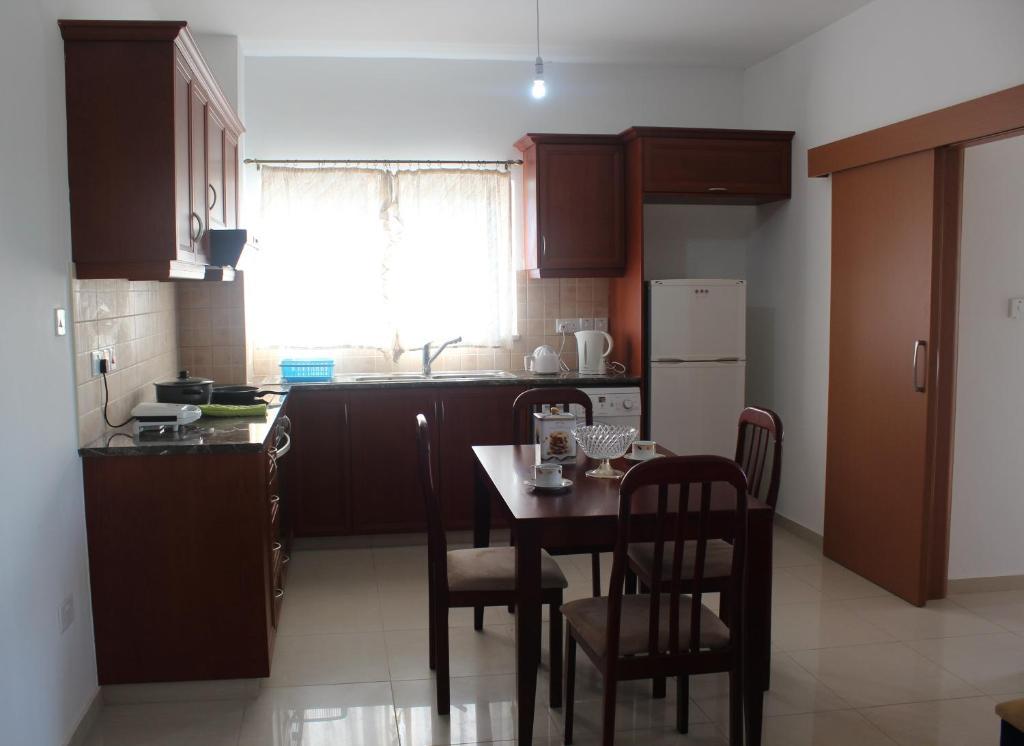 Ferienwohnung Galatia'S Court Paphos Zimmer foto