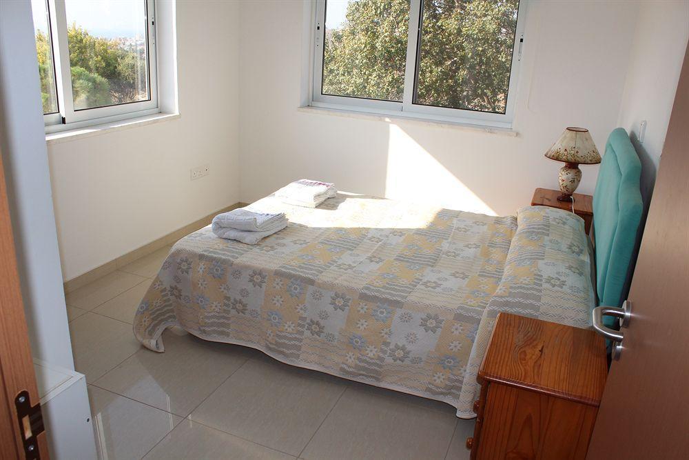 Ferienwohnung Galatia'S Court Paphos Exterior foto