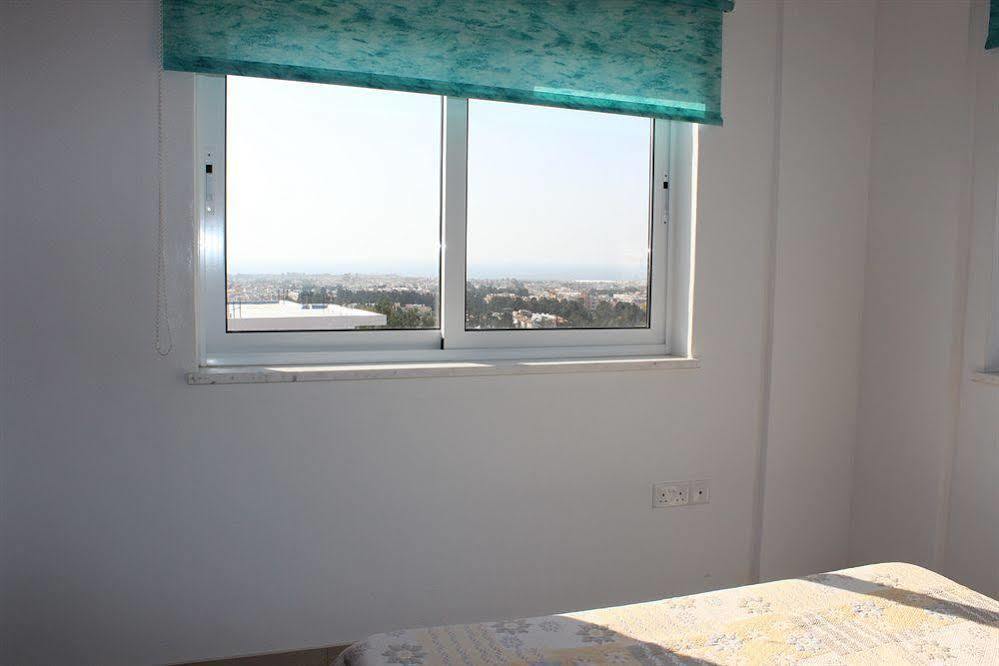 Ferienwohnung Galatia'S Court Paphos Exterior foto