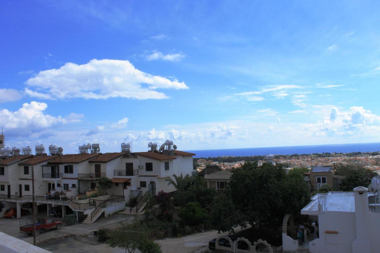 Ferienwohnung Galatia'S Court Paphos Exterior foto